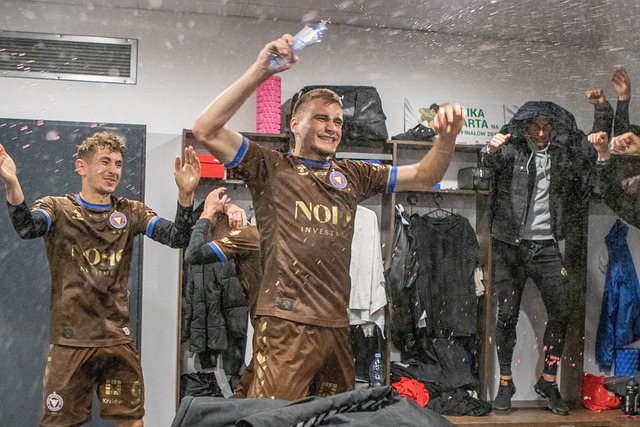 牢牢占据争 牢牢占据争